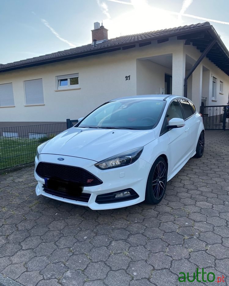 2016' Ford Focus 2.0I St-2 photo #1