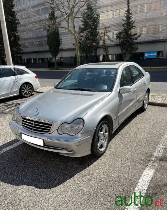 2002' Mercedes-Benz C-220 photo #3