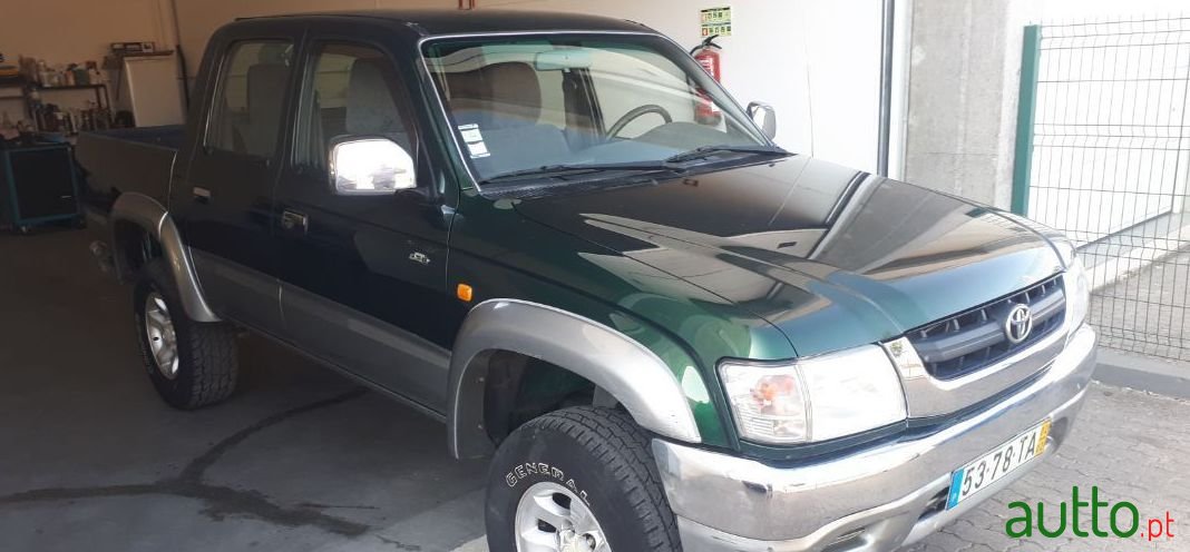 2002' Toyota Hilux photo #4