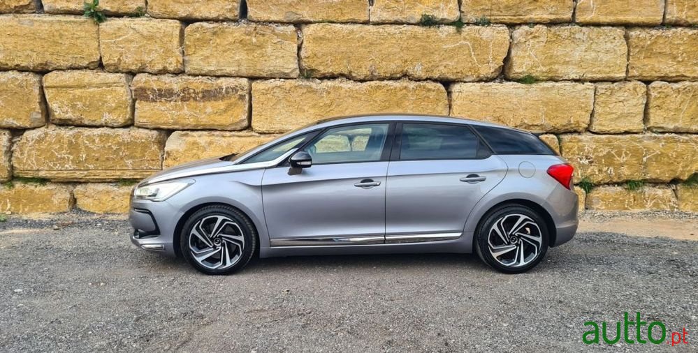 2017' DS Automobiles Ds5 photo #3