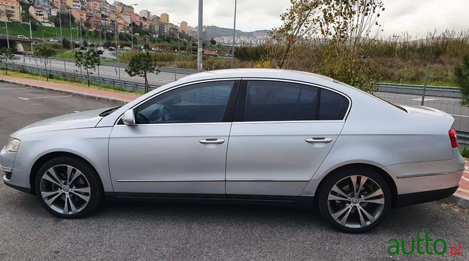 2005' Volkswagen Passat photo #3