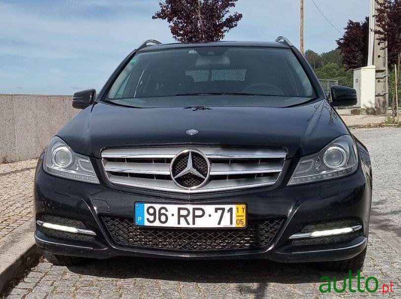 2011' Mercedes-Benz C-250 photo #2