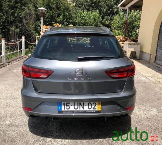 2018' SEAT Leon St photo #2