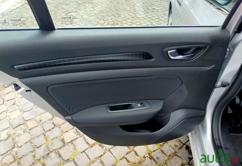 2017' Renault Megane Sport Tourer photo #6