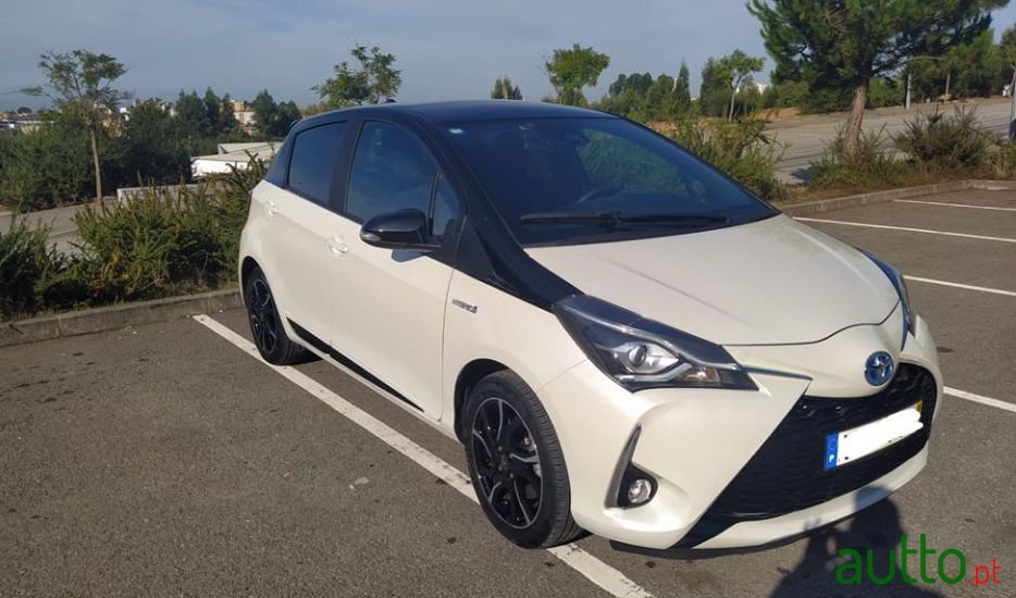 2018' Toyota Yaris photo #2