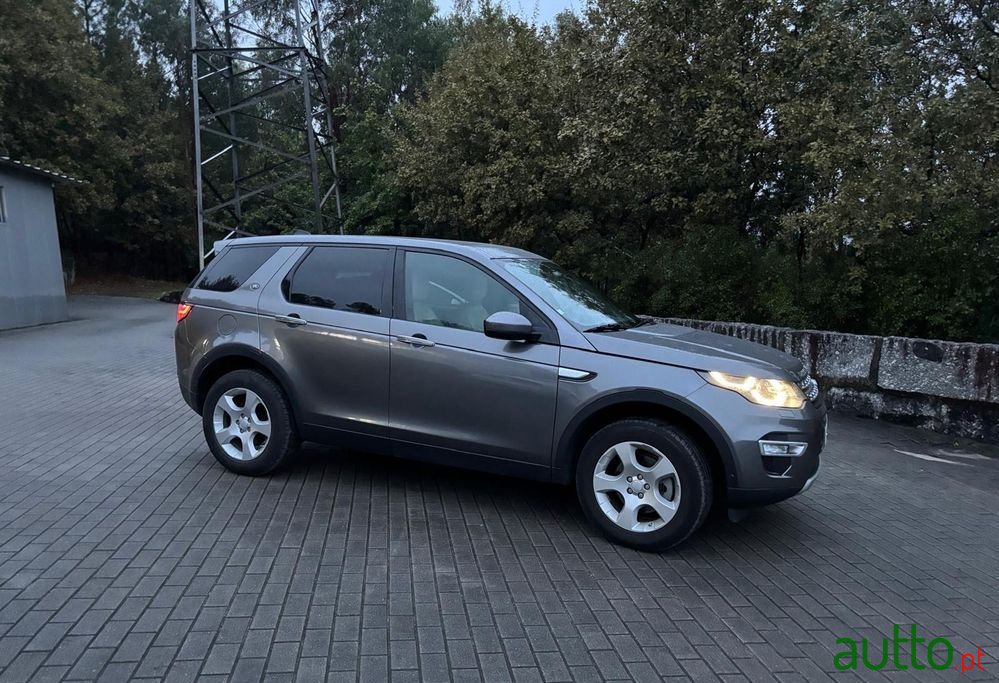 2016' Land Rover Discovery Sport photo #2