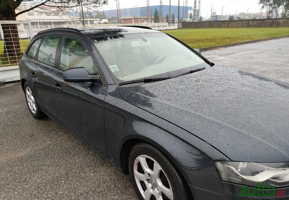 2012' Audi A4 Avant photo #2