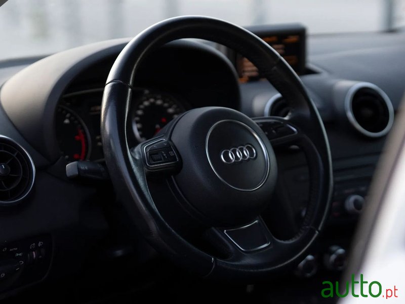 2013' Audi A1 Sportback photo #3