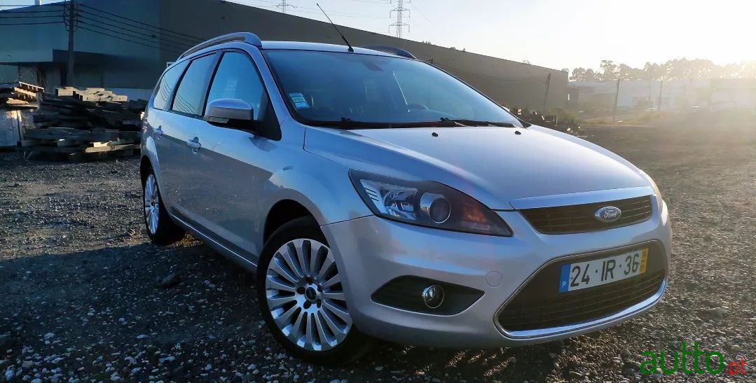 2010' Ford Focus Sw photo #2