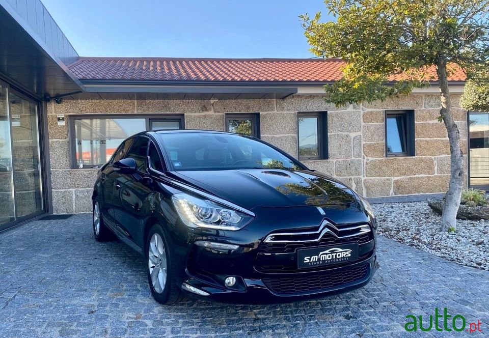 2013' Citroen DS5 photo #1