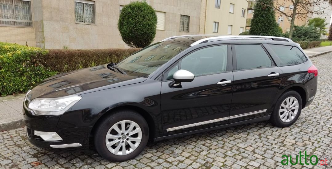 2010' Citroen C5 Tourer photo #1