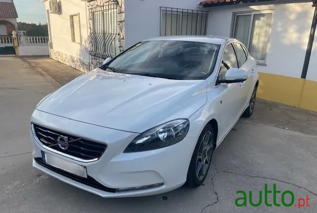 2015' Volvo V40 1.6 D2 Vor photo #1