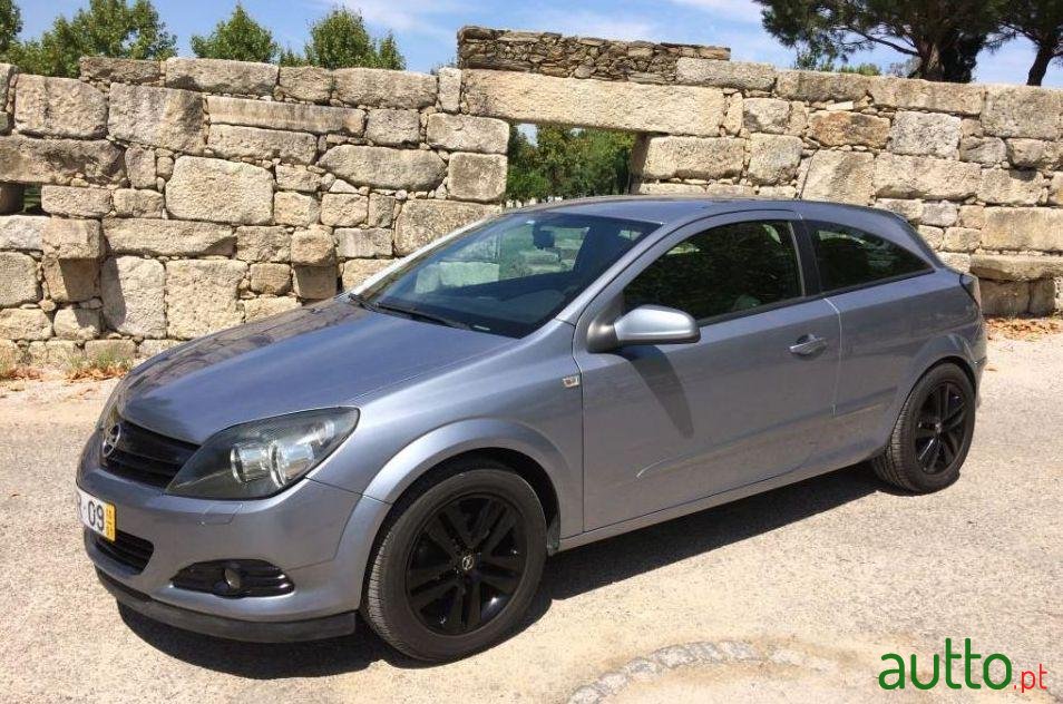 2010' Opel Astra Gtc photo #2