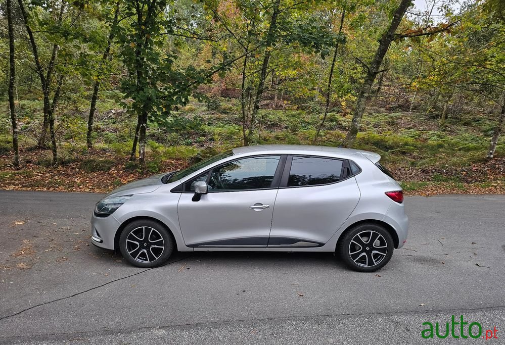2019' Renault Clio photo #5