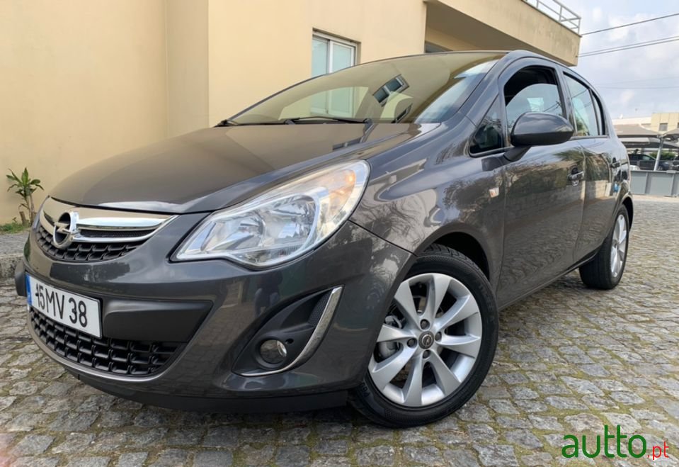 2012' Opel Corsa photo #1