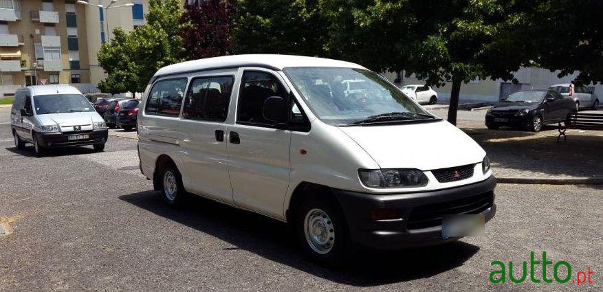 1998' Mitsubishi L400 9 Lugares photo #1