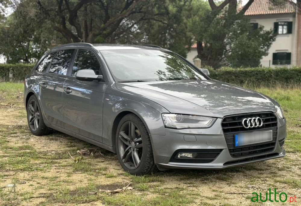 2013' Audi A4 Avant photo #2