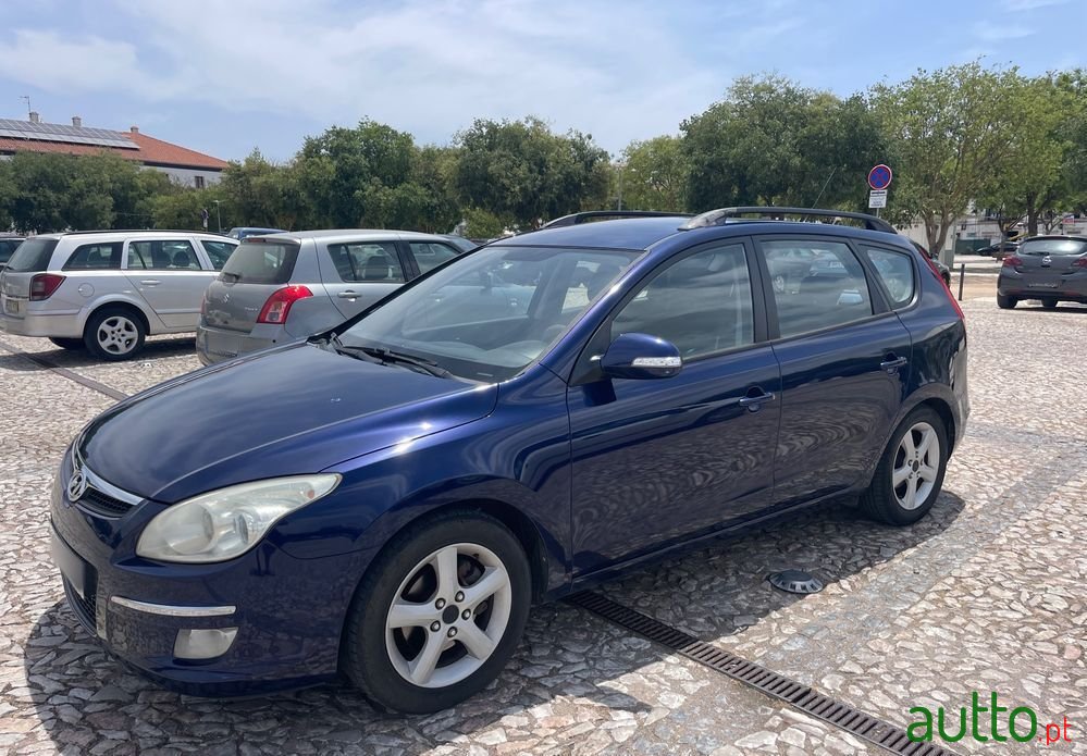 2008' Hyundai i30 Cw photo #1
