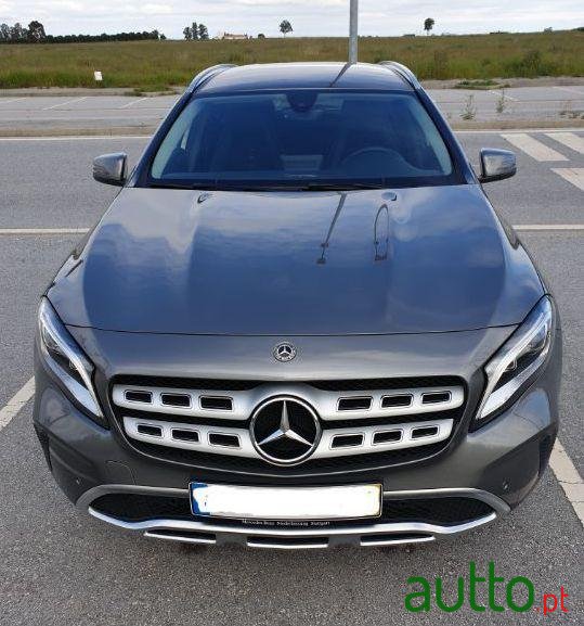 2017' Mercedes-Benz Gla-220 4Matic photo #2