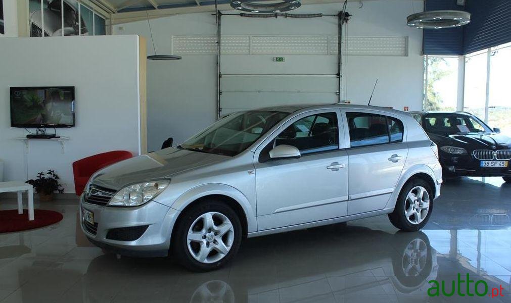 2008' Opel Astra 1.3 Cdti Edition photo #2