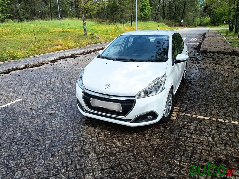 2018' Peugeot 208 Puretech photo #3