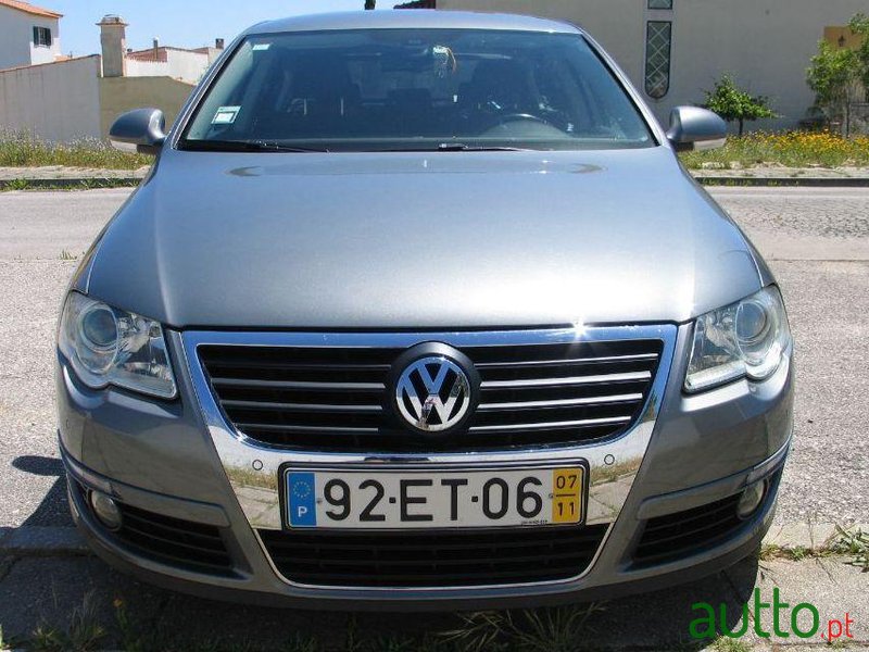 2007' Volkswagen Passat photo #2