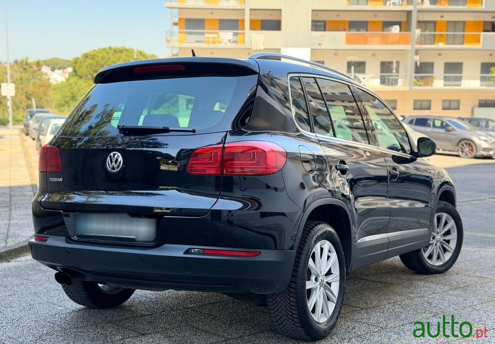 2011' Volkswagen Tiguan photo #3