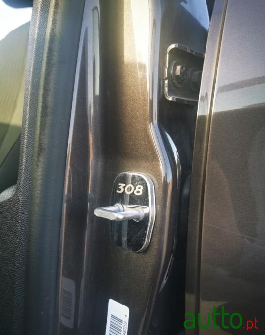 2015' Peugeot 308 photo #2