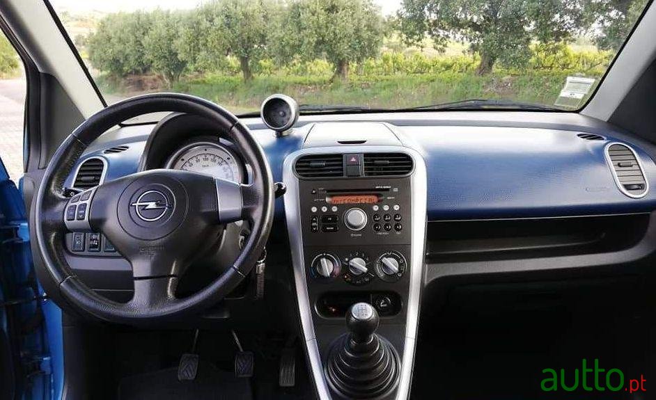 2010' Opel Agila photo #3