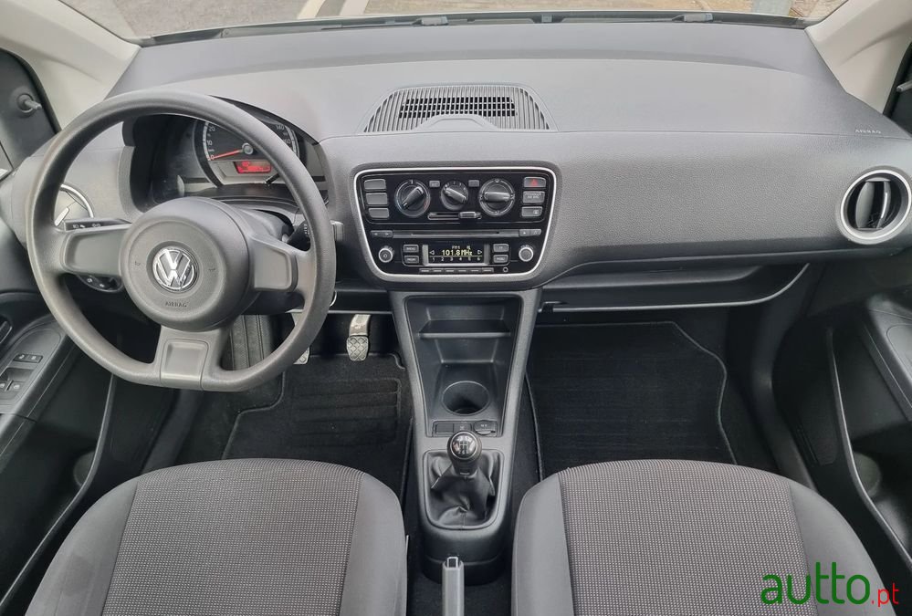 2015' Volkswagen Up! 1.0 Bluemotion Move photo #4