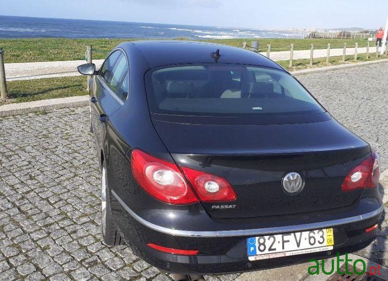 2008' Volkswagen Passat photo #3
