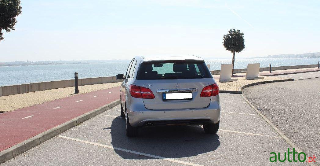 2012' Mercedes-Benz B-180 photo #4