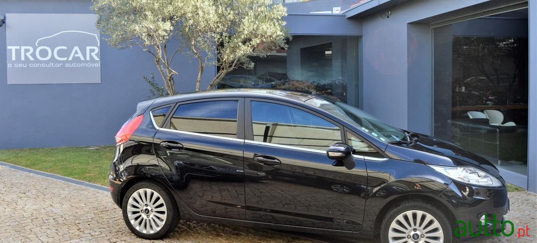 2010' Ford Fiesta photo #2