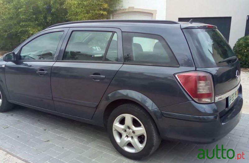 2007' Opel Astra Caravan photo #1