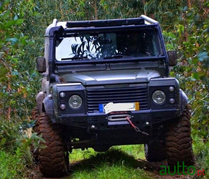 2002' Land Rover Defender photo #4