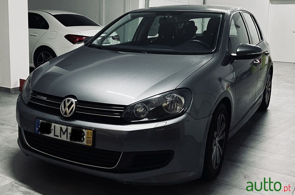 2011' Volkswagen Golf photo #2