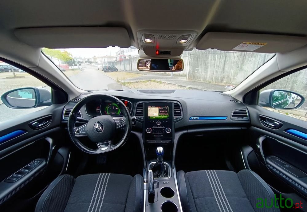 2016' Renault Megane Sport Tourer photo #3