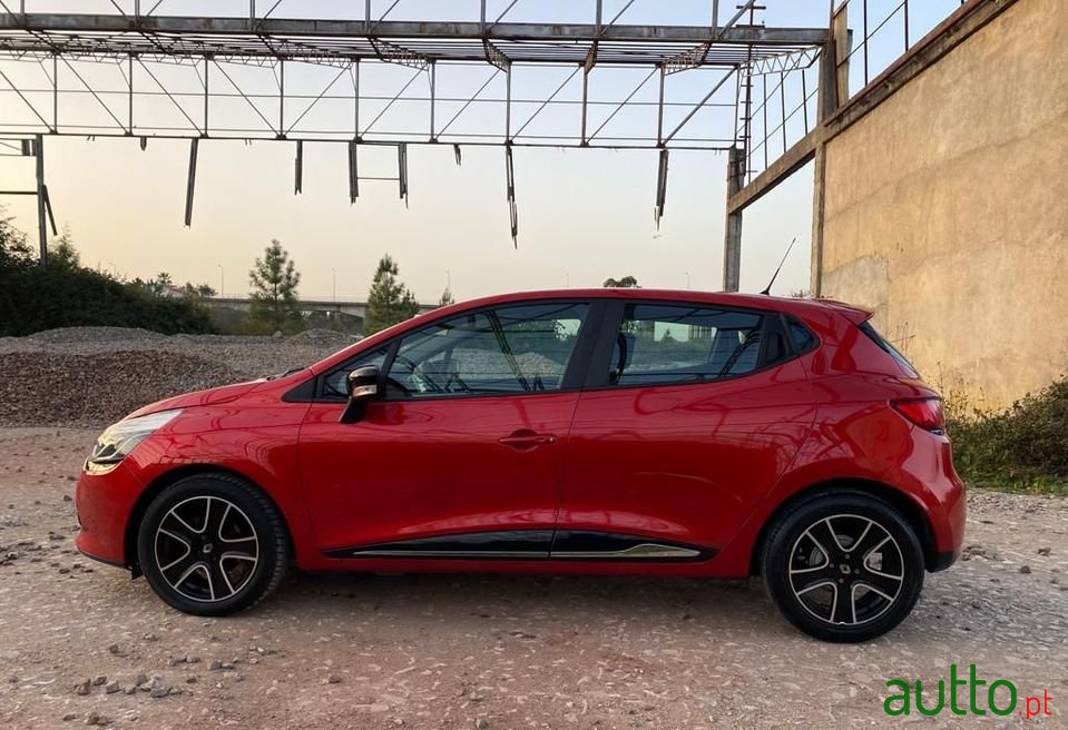 2015' Renault Clio photo #6