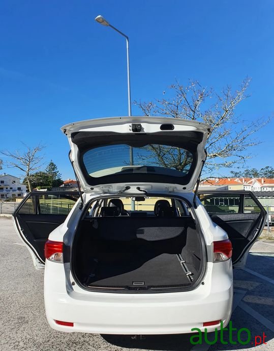 2013' Toyota Avensis Sw photo #6