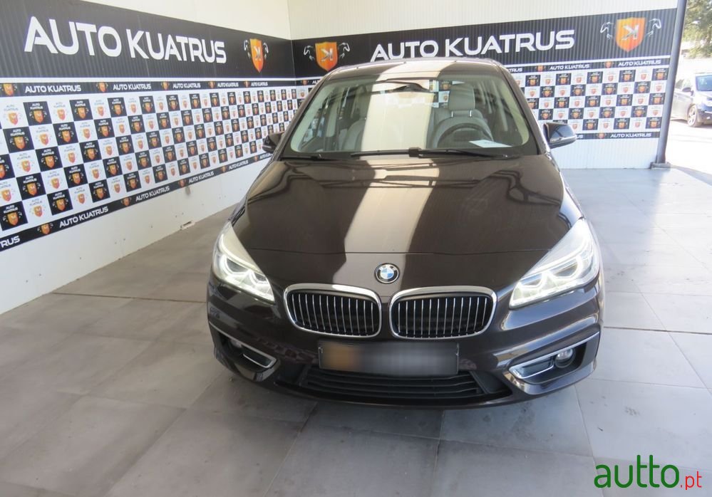 2017' BMW 216 Gran Tourer photo #6