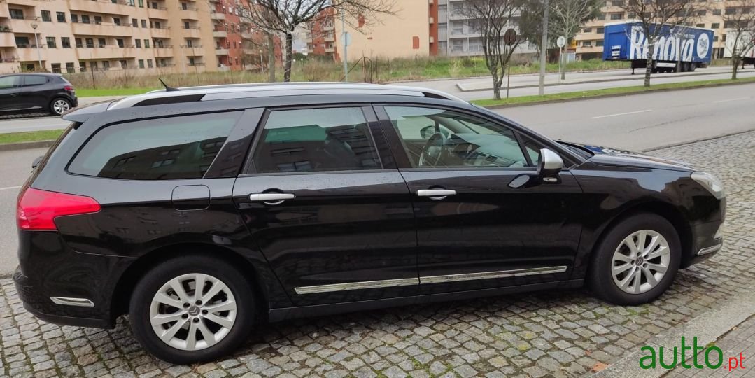 2010' Citroen C5 Tourer photo #5