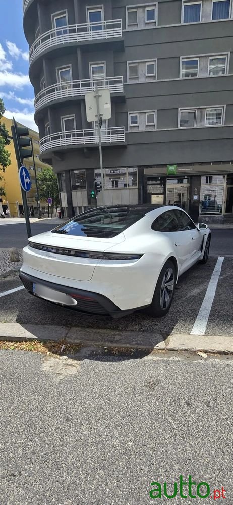 2021' Porsche Taycan 4S photo #2