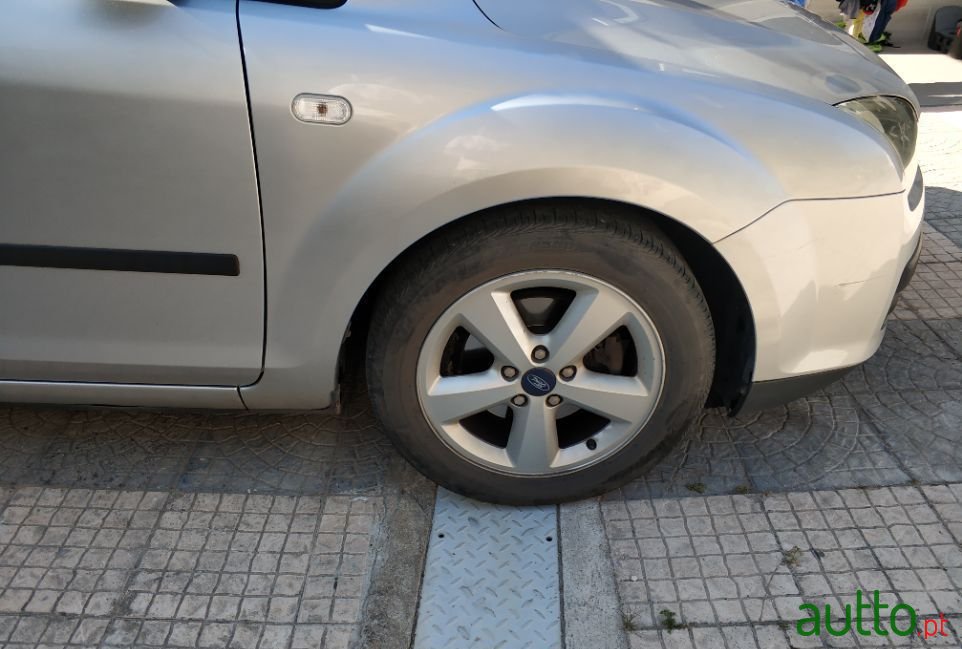 2007' Ford Focus Sw photo #2