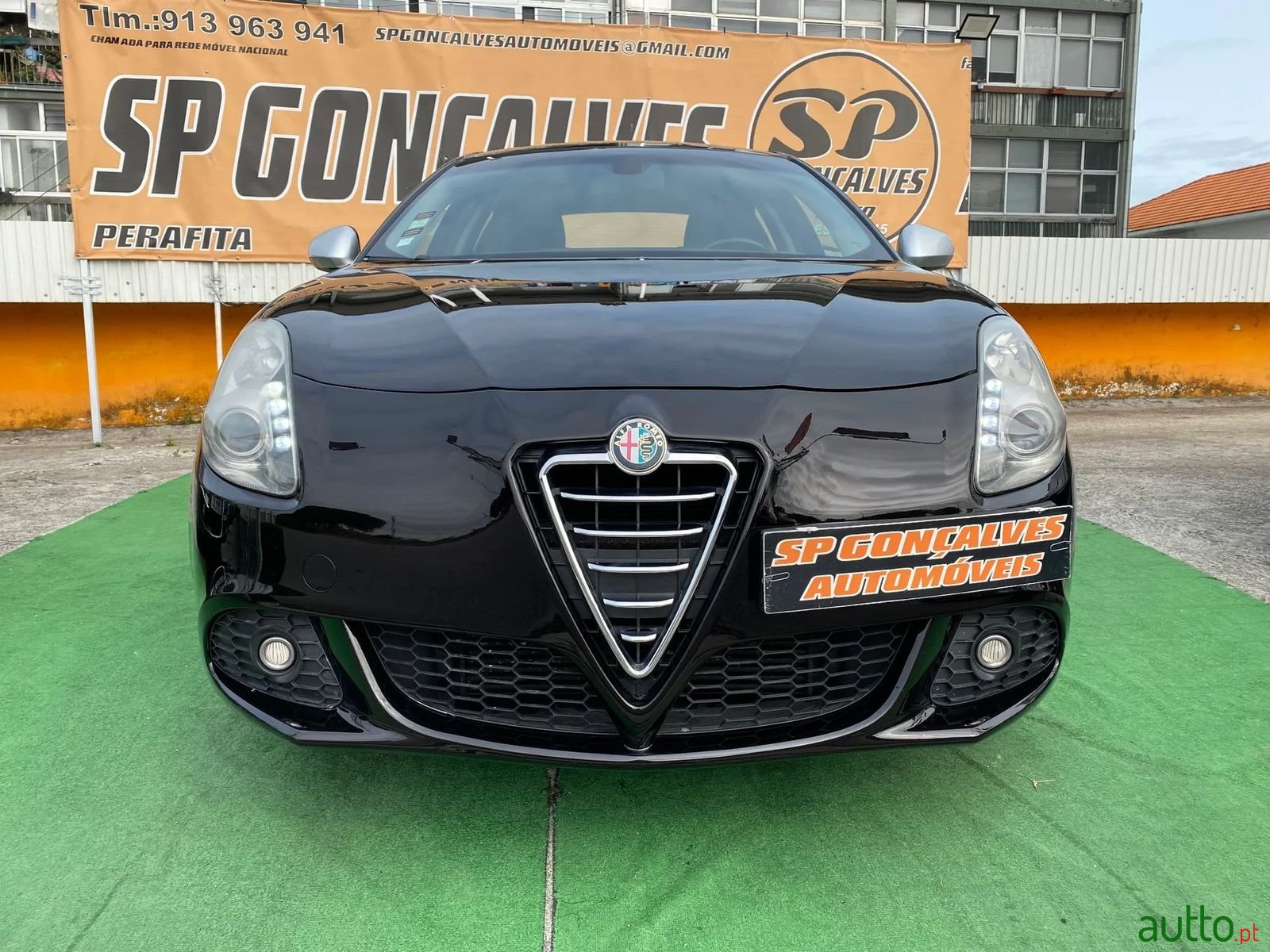 2012' Alfa Romeo Giulietta photo #3