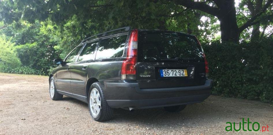 2002' Volvo V70 2.4 D5 photo #2