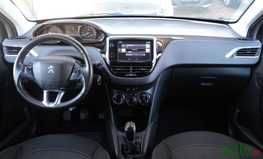 2016' Peugeot 208 1.6 Bluehdi Style photo #4