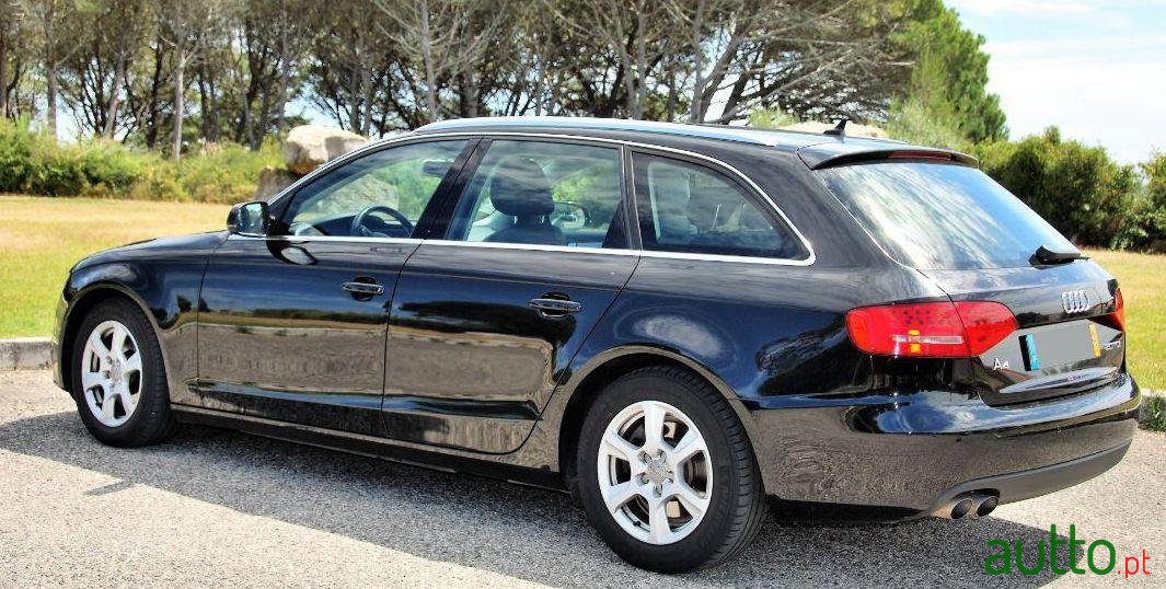 2011' Audi A4 Avant photo #1