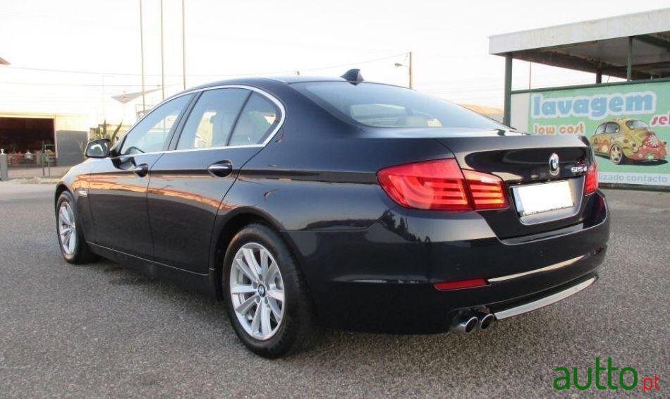 2011' BMW 525 photo #4