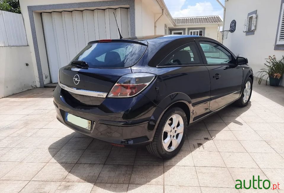 2006' Opel Astra Gtc photo #2