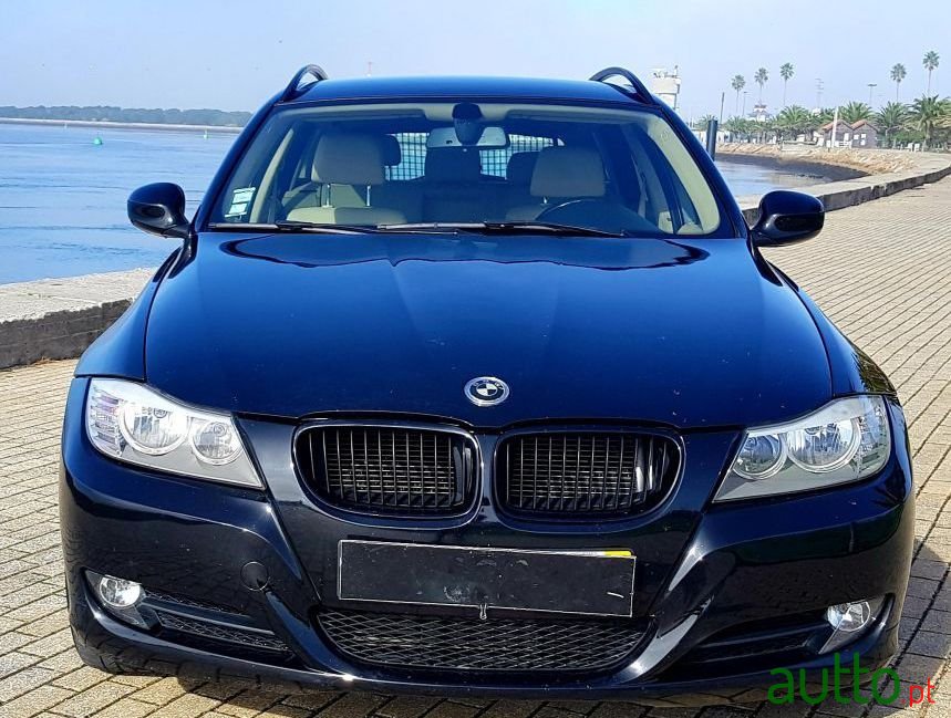 2009' BMW 320 D Touring photo #1